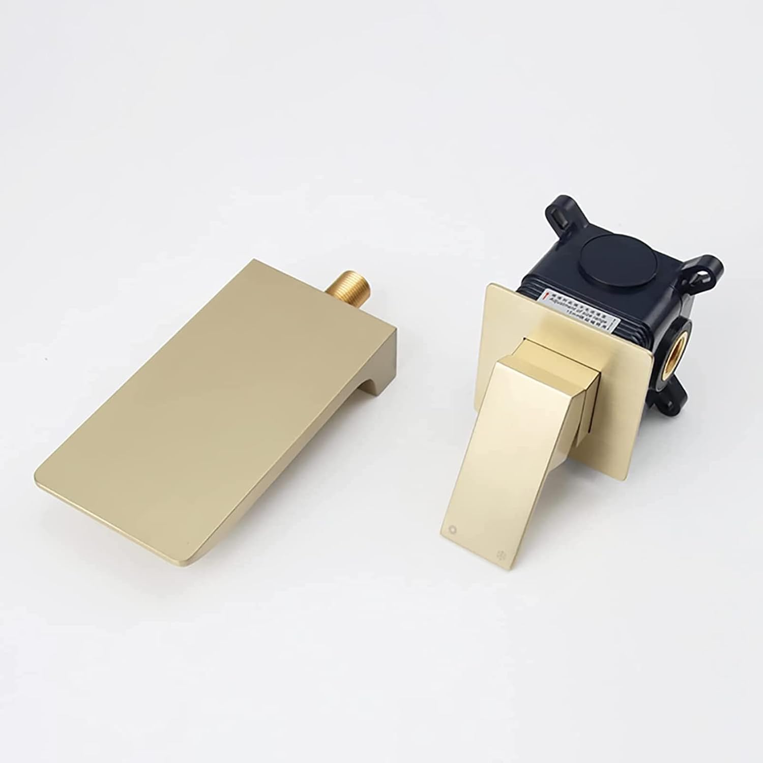 Robinet cascade encastrable pour salle de bain en laiton