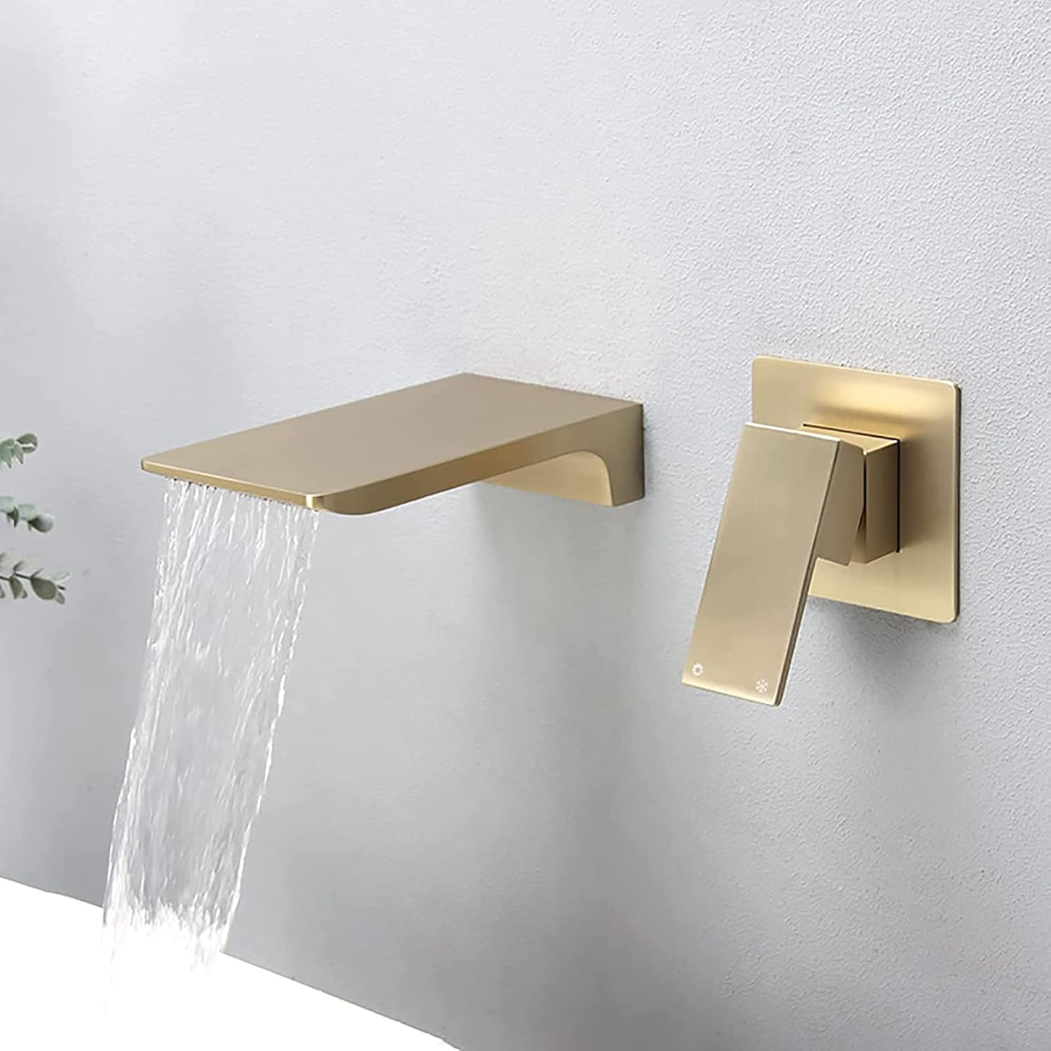 Robinet cascade encastrable pour salle de bain en laiton