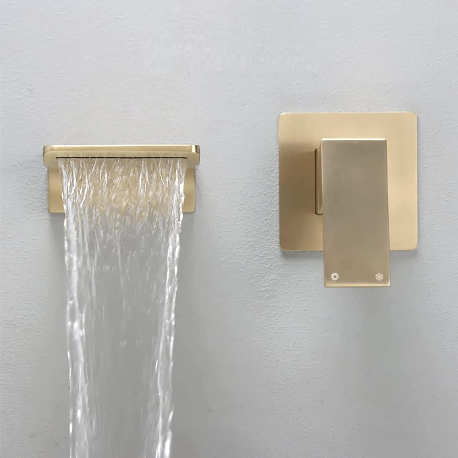Robinet cascade encastrable pour salle de bain en laiton