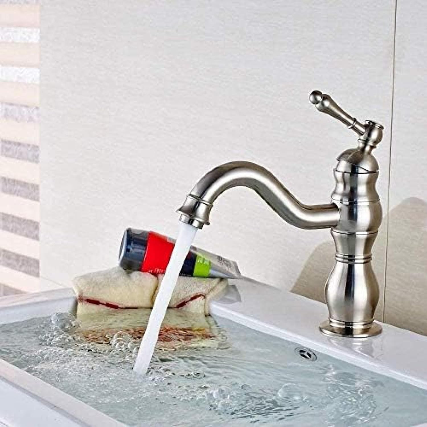Robinet vintage pour salle de bain en laiton