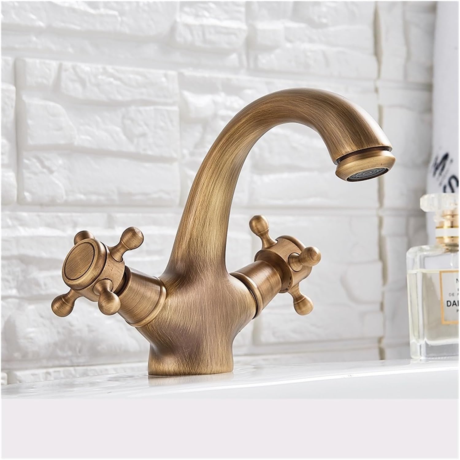 Robinet vintage pour salle de bain en laiton