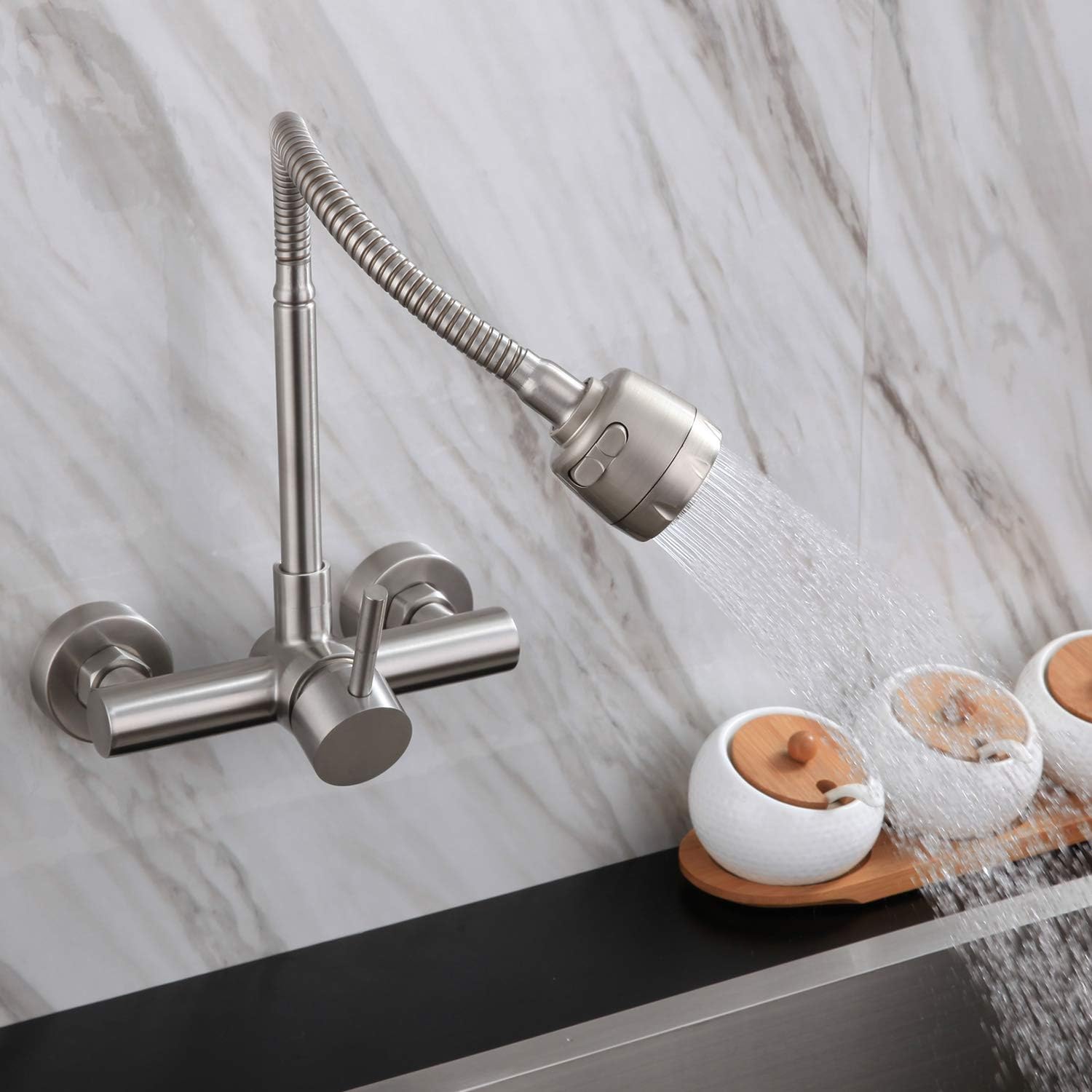 Robinet mural flexible pour cuisine en laiton