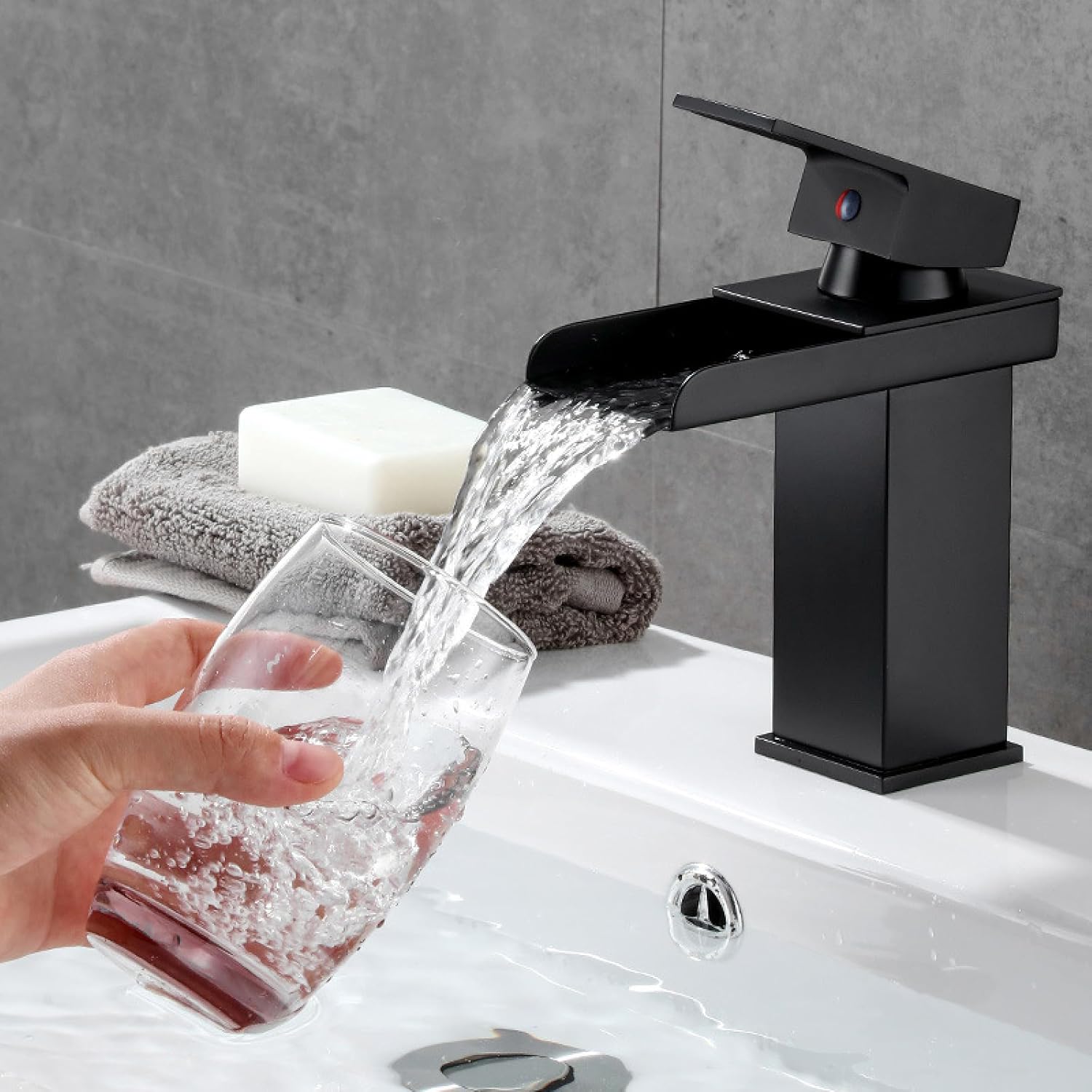 Robinet cascade pour salle de bain en laiton