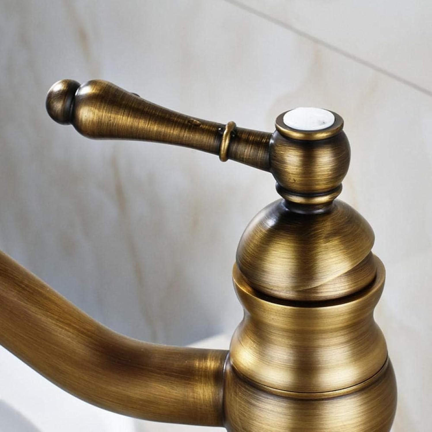 Robinet haut vintage pour vasque salle de bain en laiton