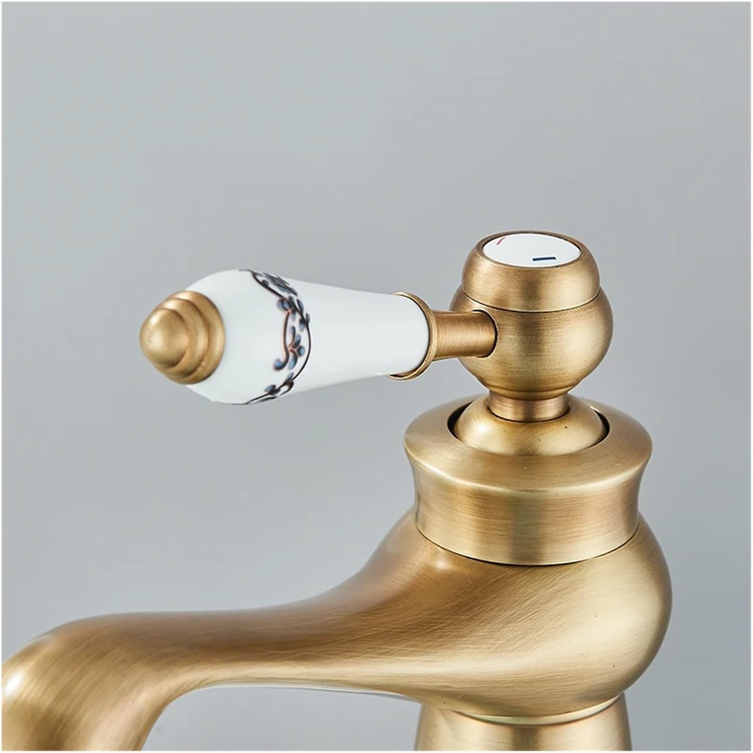 Robinet vintage pour salle de bain en laiton