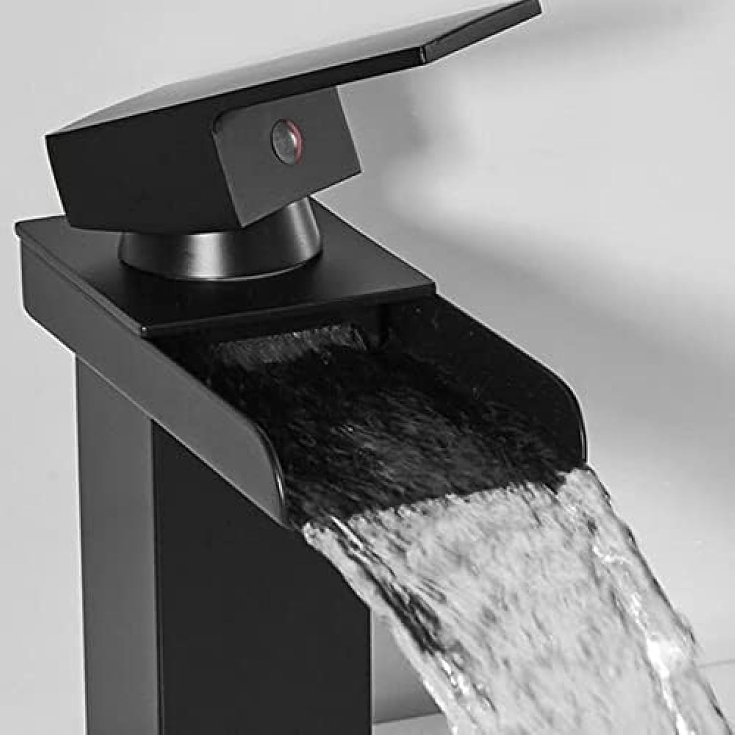 Robinet cascade pour salle de bain en laiton