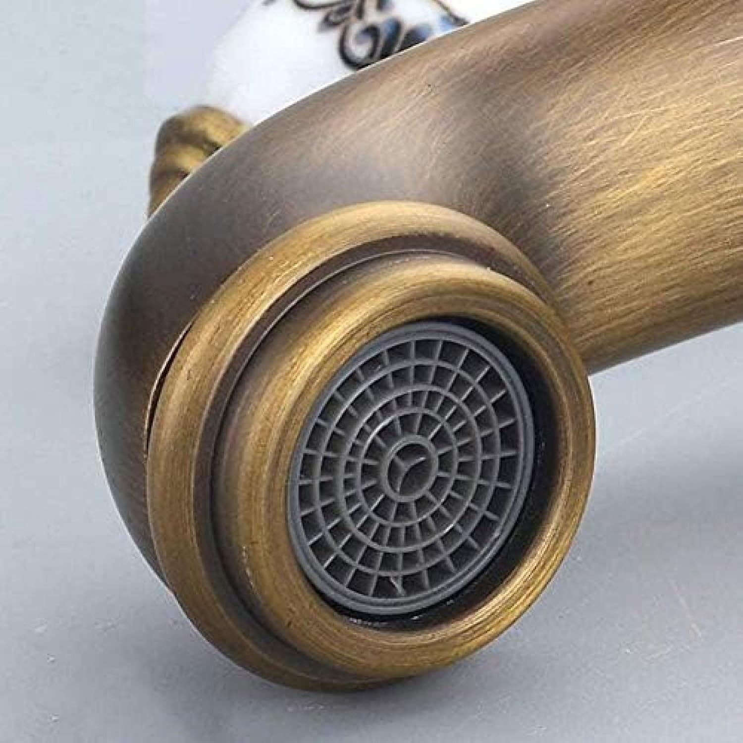 Robinet haut vintage pour vasque salle de bain en laiton