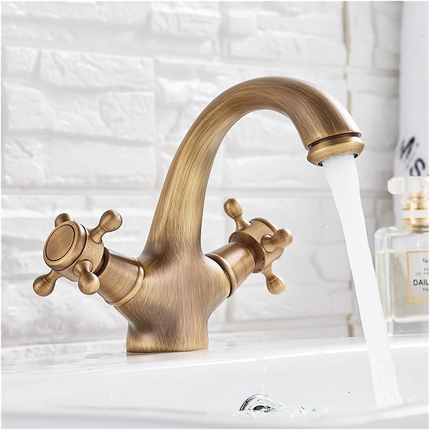 Robinet vintage pour salle de bain en laiton