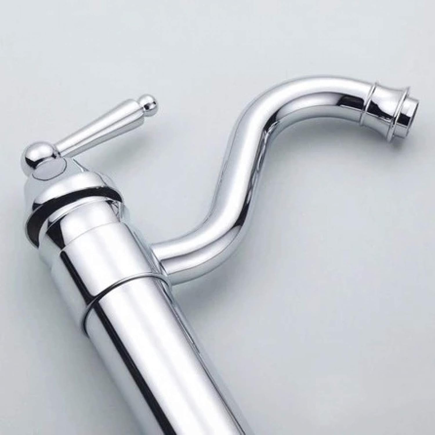 Robinet haut vintage pour vasque de salle de bain en laiton