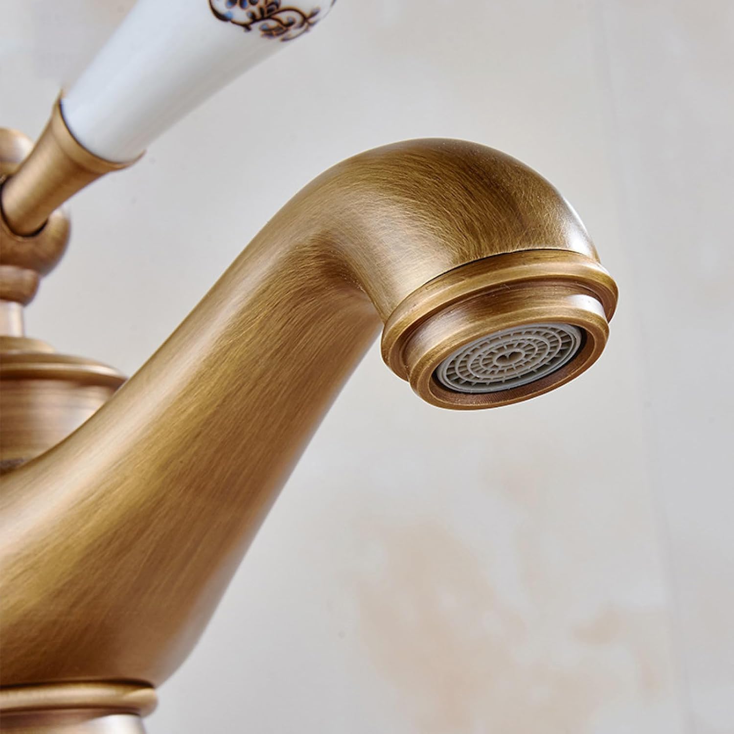 Robinet vintage pour salle de bain en laiton