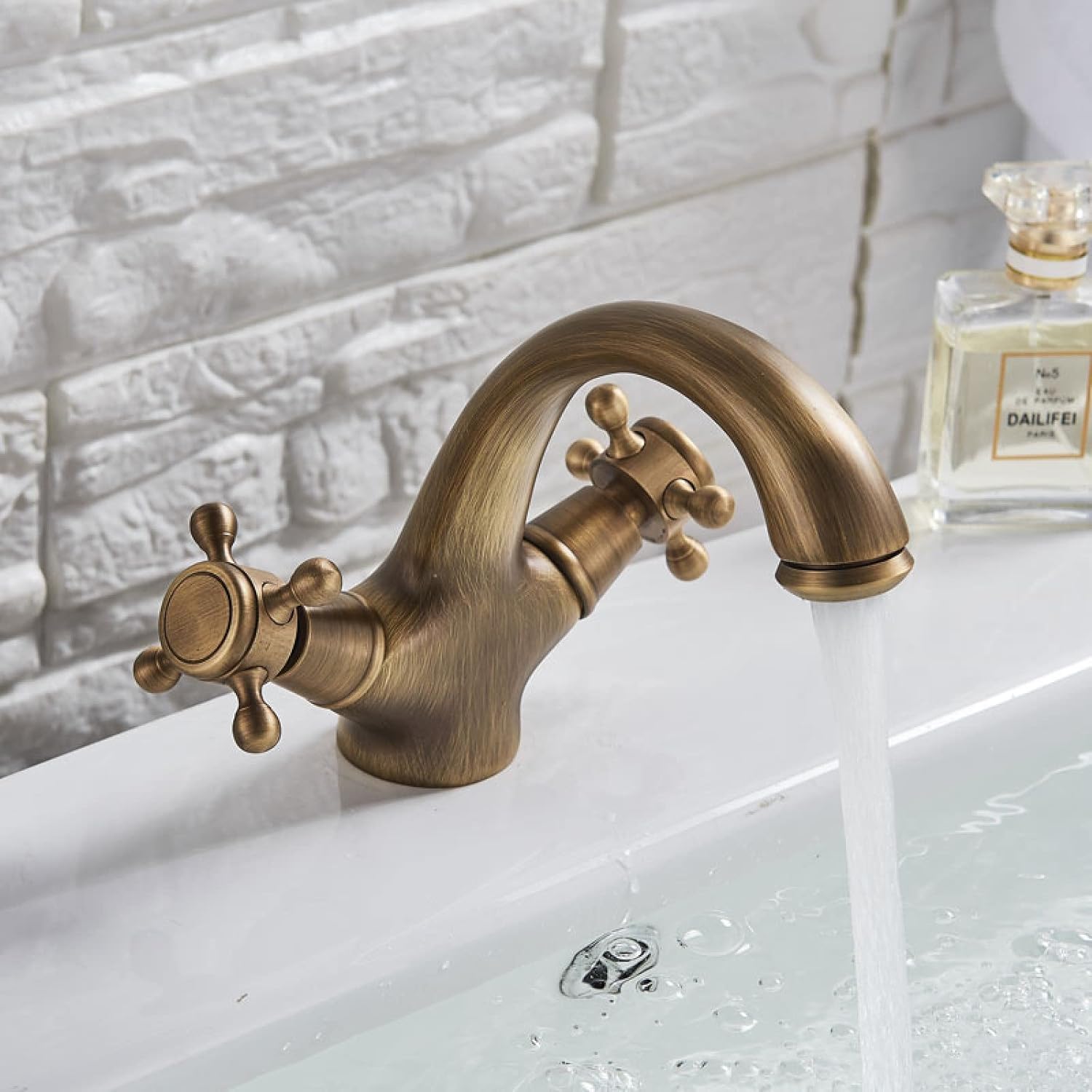 Robinet vintage pour salle de bain en laiton