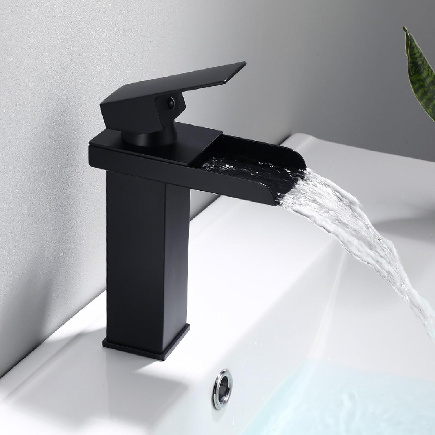 Robinet cascade pour salle de bain en laiton