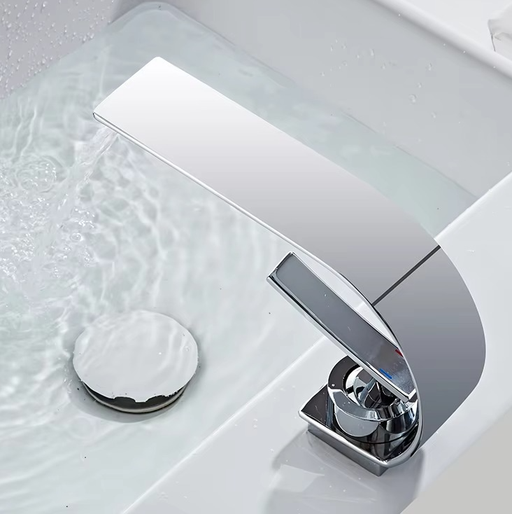 Robinet cascade salle de bain en laiton